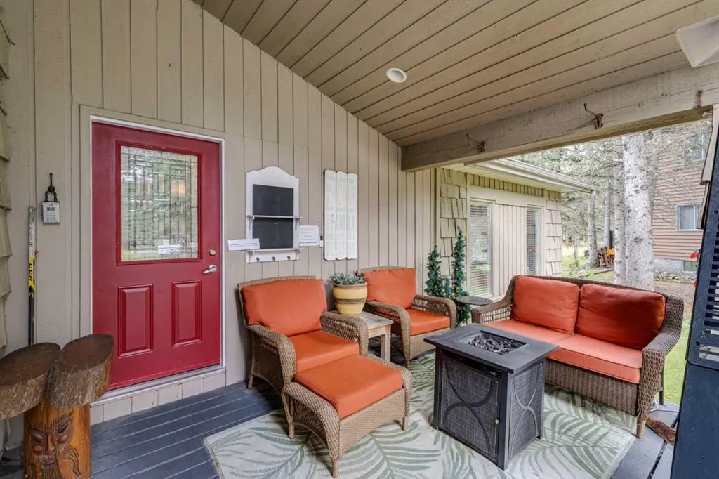 13 Redwood Meadows Close W
