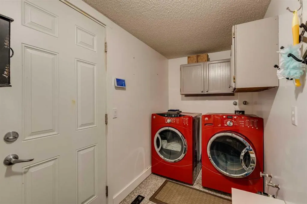 13 Redwood Meadows Close W