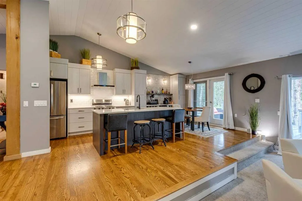 13 Redwood Meadows Close W