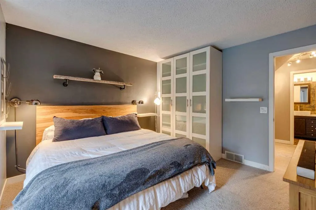 13 Redwood Meadows Close W