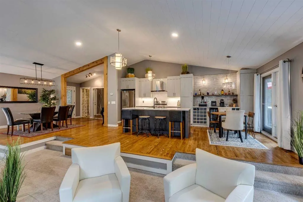13 Redwood Meadows Close W