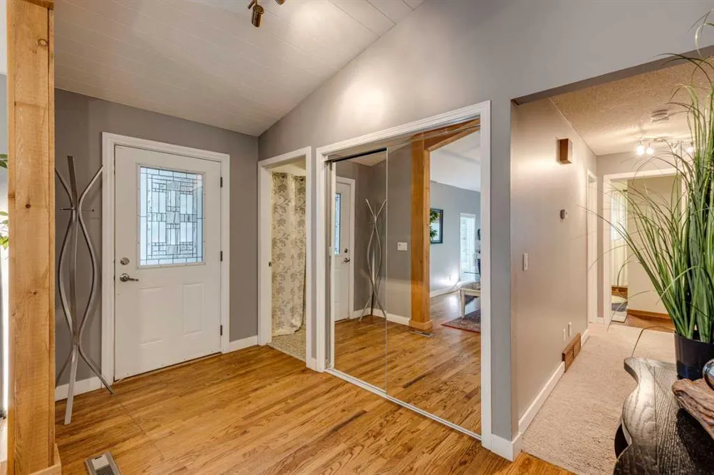 13 Redwood Meadows Close W