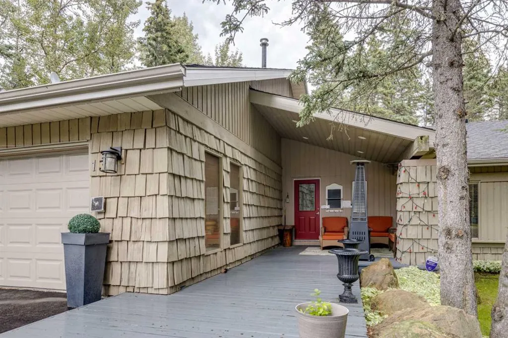 13 Redwood Meadows Close W