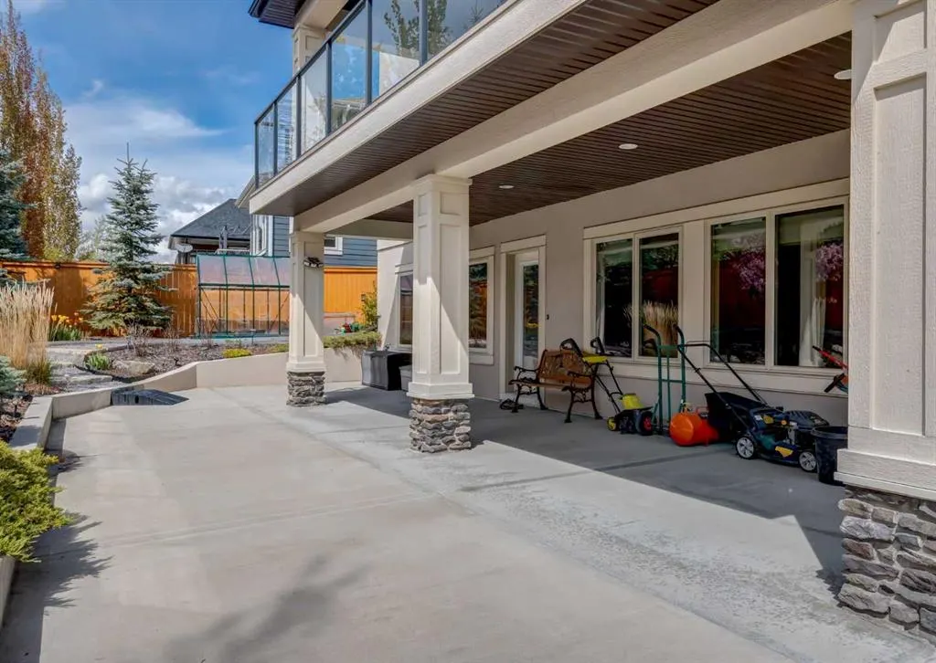 72 Rockcliff Grove NW