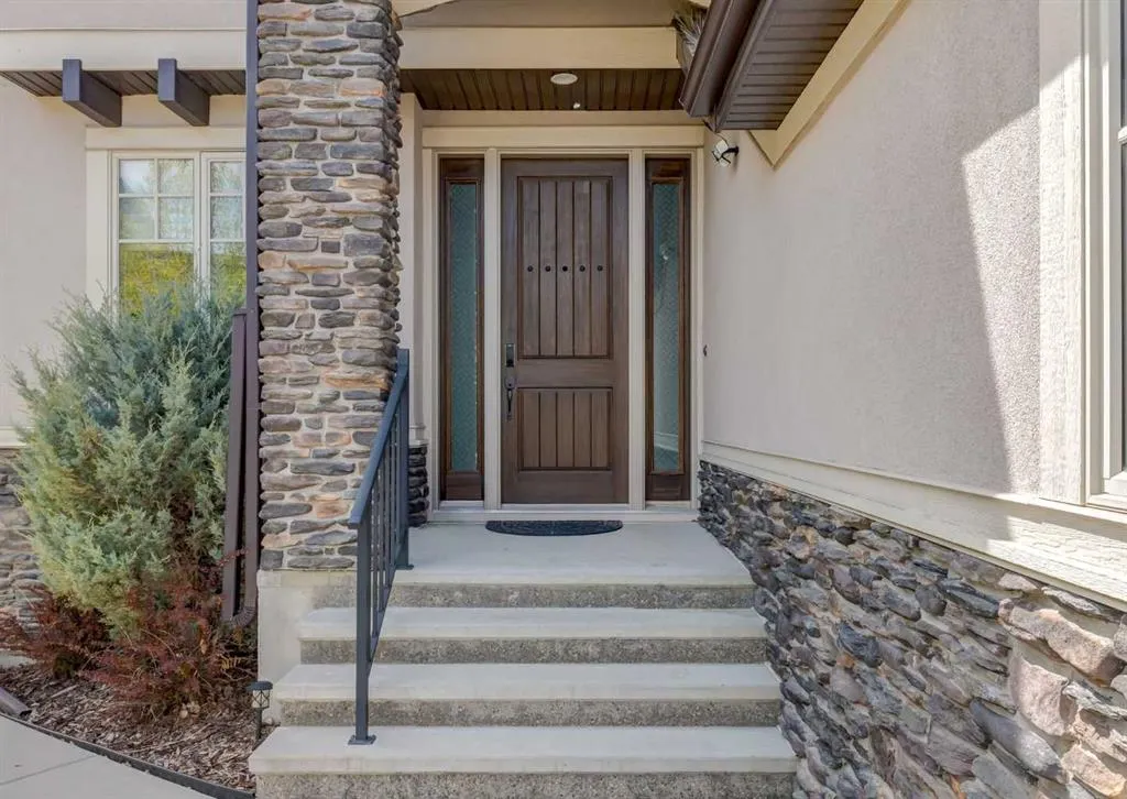 72 Rockcliff Grove NW