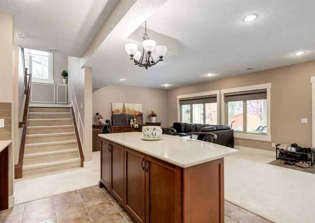 72 Rockcliff Grove NW