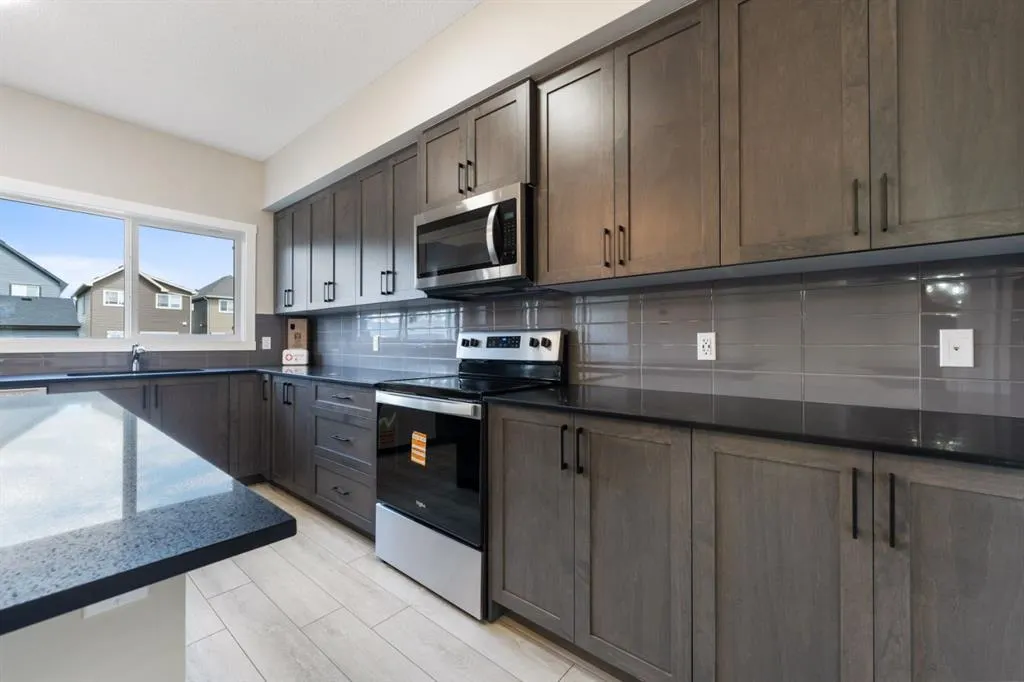 340 Cobblestone Gate SW