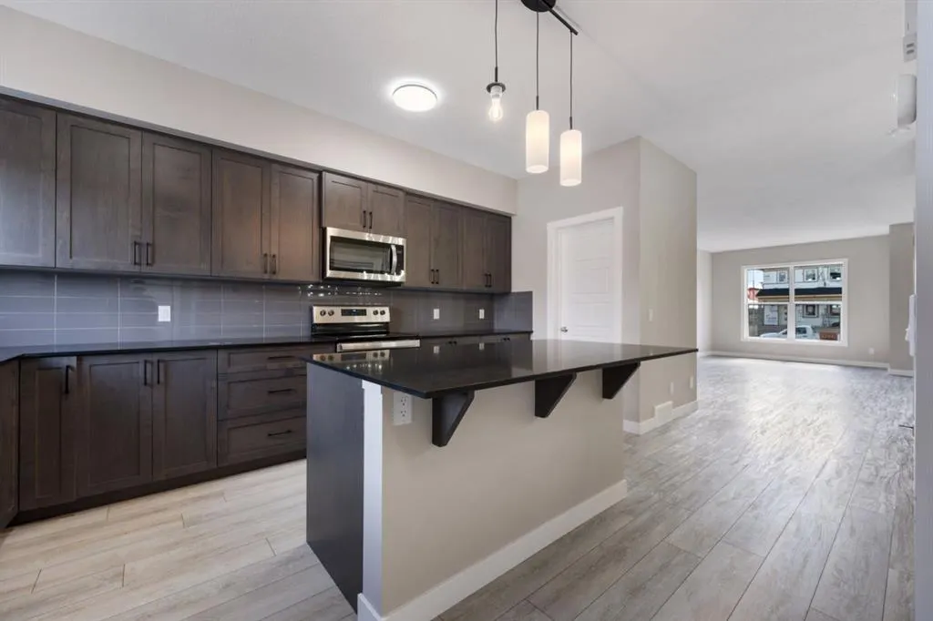 340 Cobblestone Gate SW