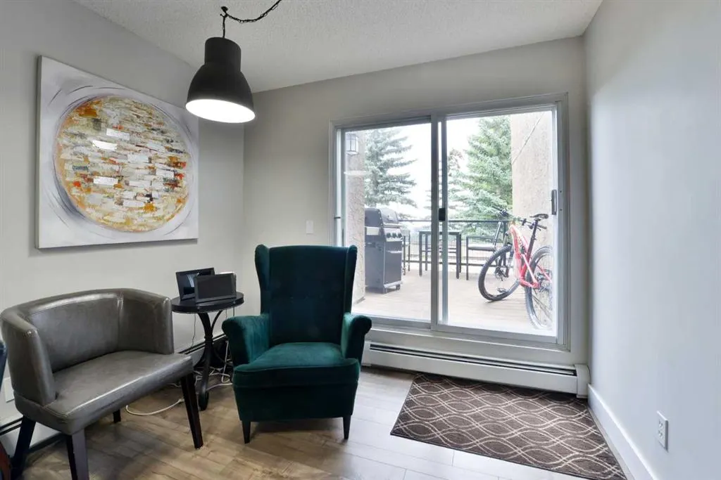 301 Village Mews SW, #8