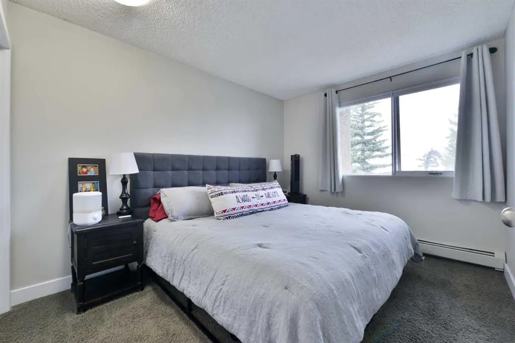 301 Village Mews SW, #8