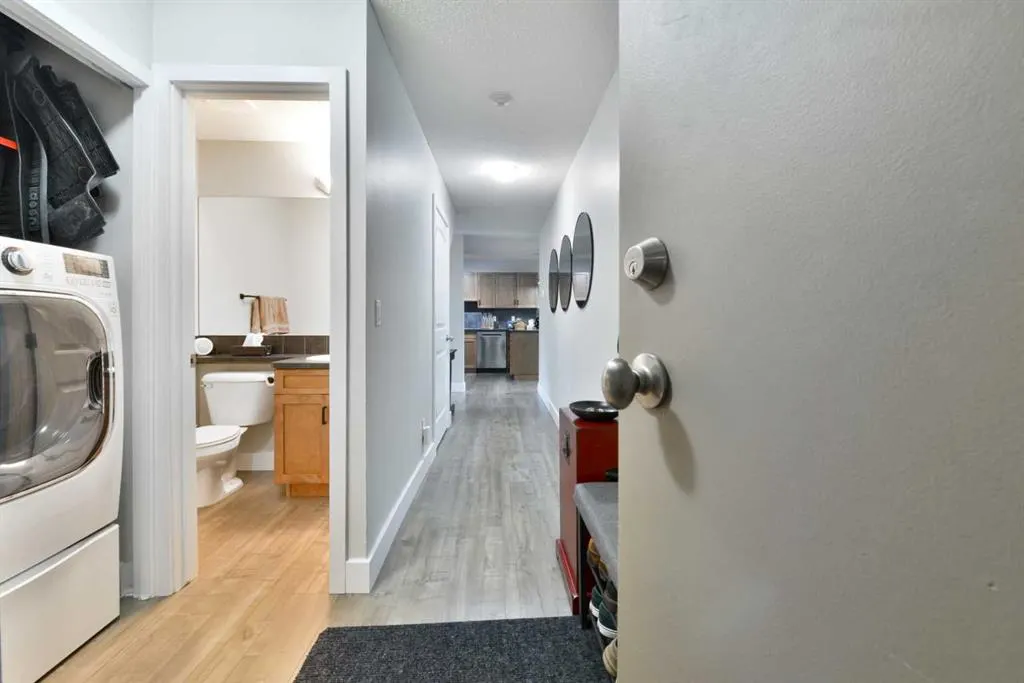 301 Village Mews SW, #8