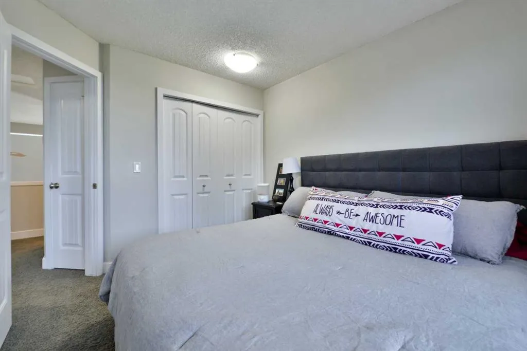 301 Village Mews SW, #8