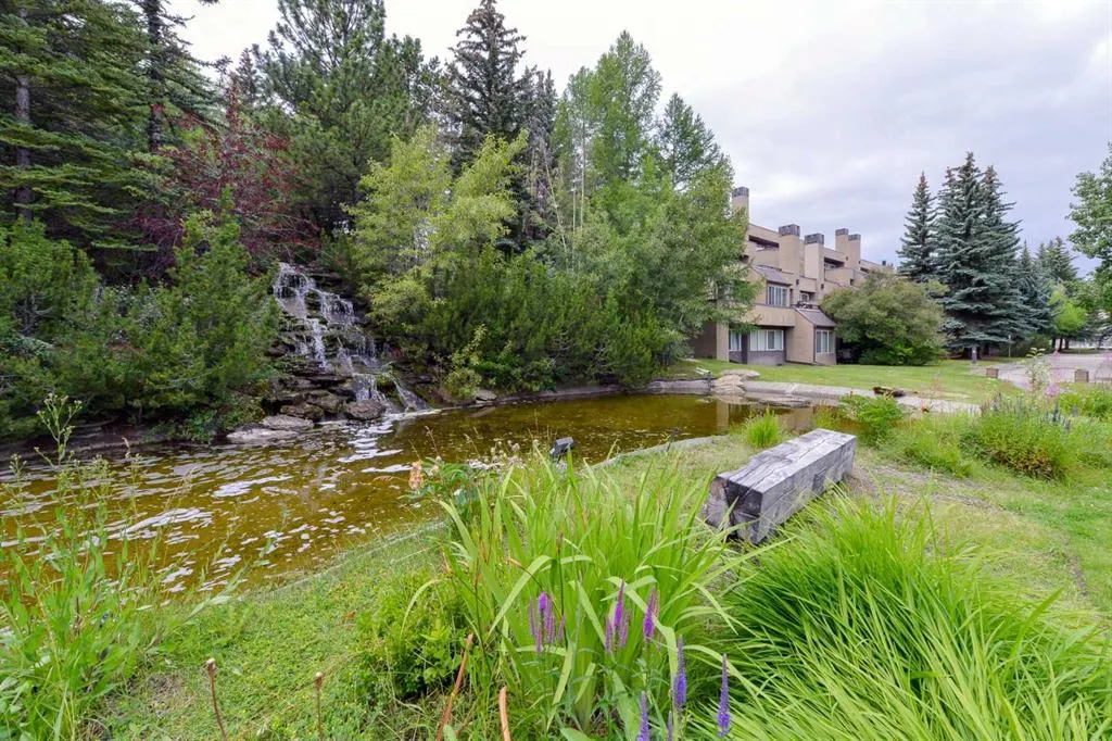 301 Village Mews SW, #8