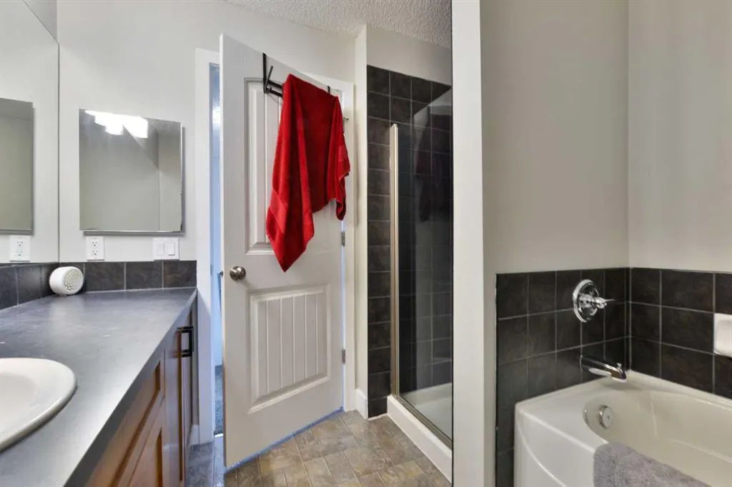 301 Village Mews SW, #8