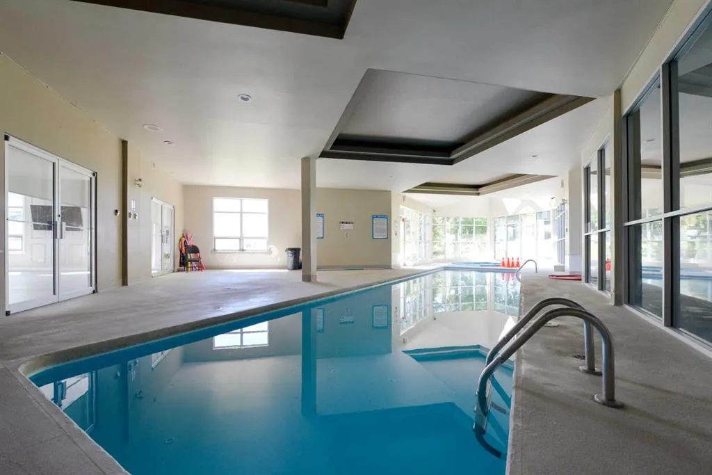 301 Village Mews SW, #8