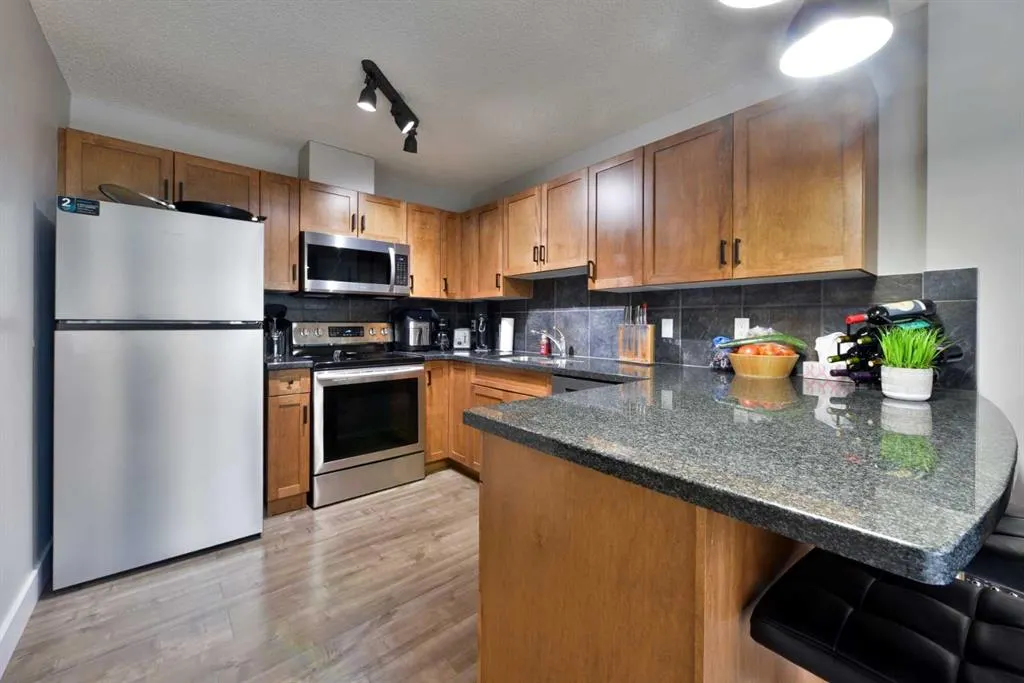 301 Village Mews SW, #8