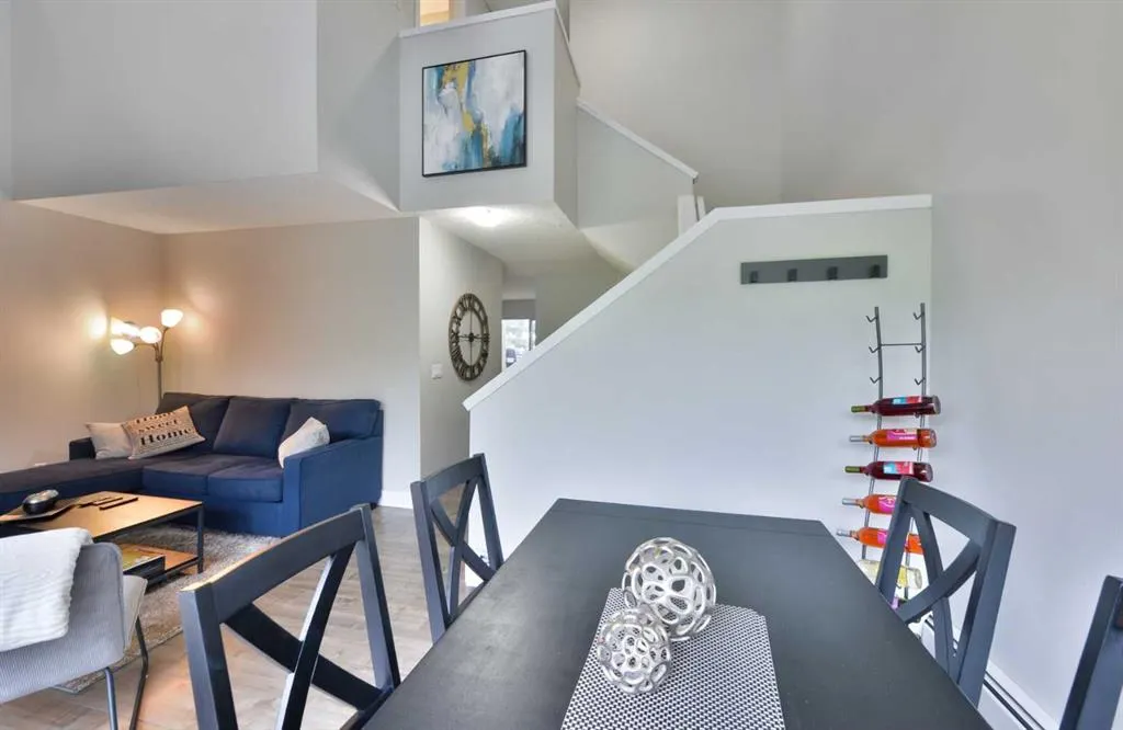 301 Village Mews SW, #8