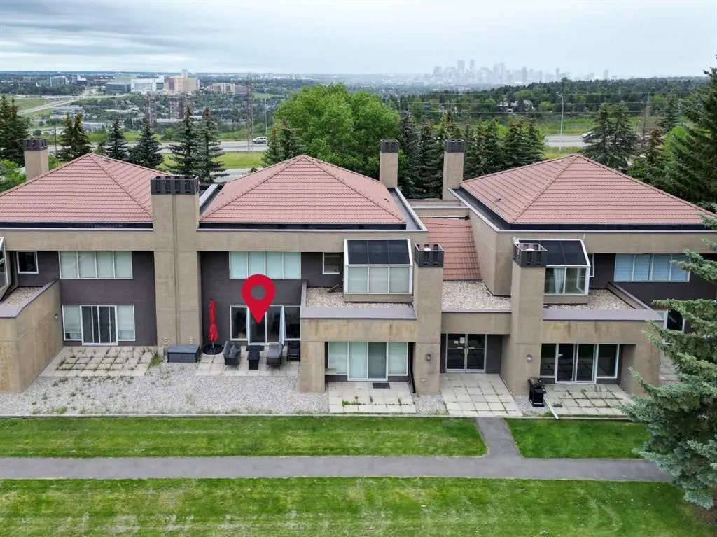 301 Village Mews SW, #8