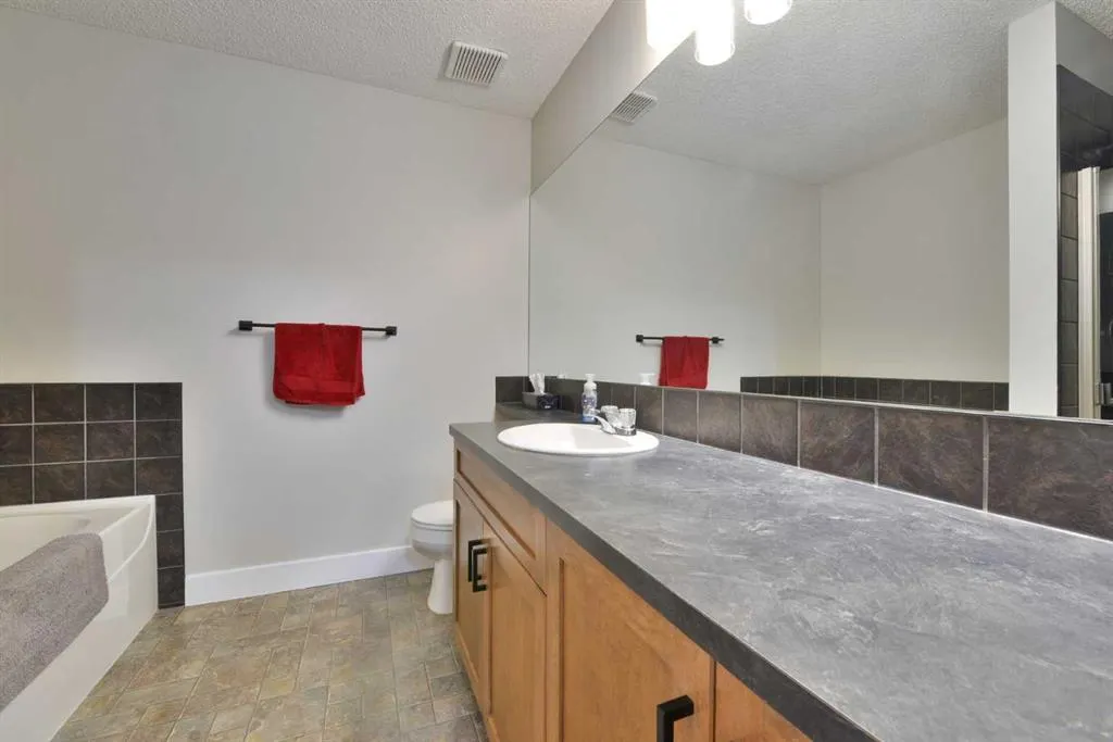 301 Village Mews SW, #8