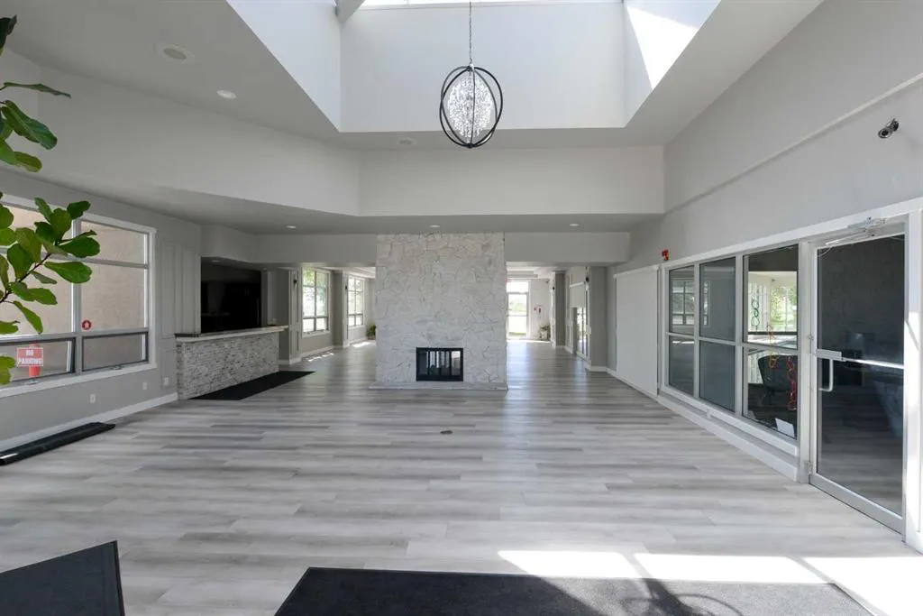 301 Village Mews SW, #8