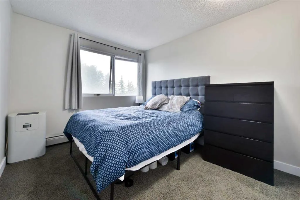 301 Village Mews SW, #8