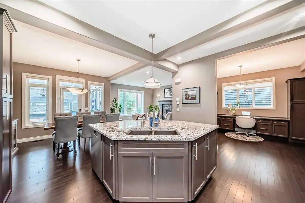 2695 Ravenslea Gardens SE