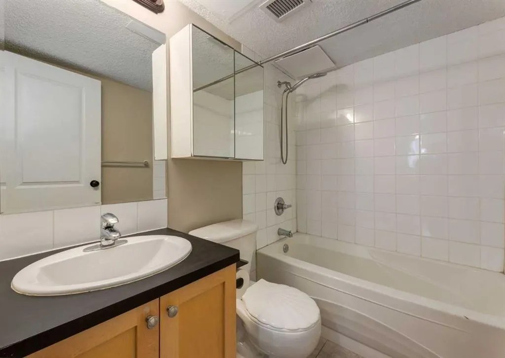 1240 12 Avenue SW, #202