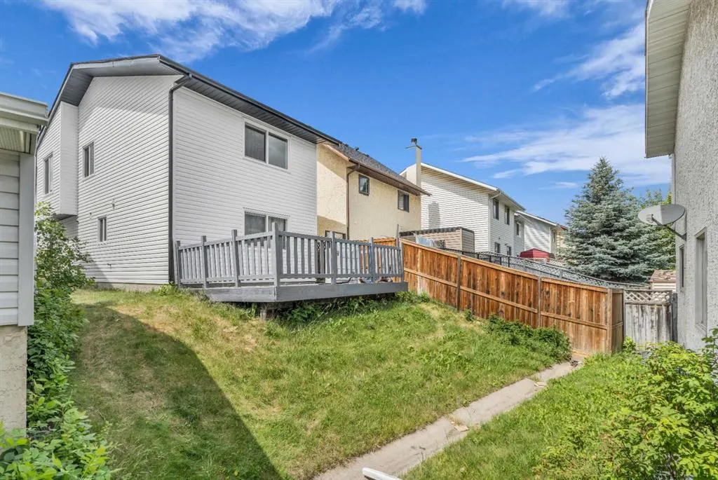 122 Sandstone Drive NW
