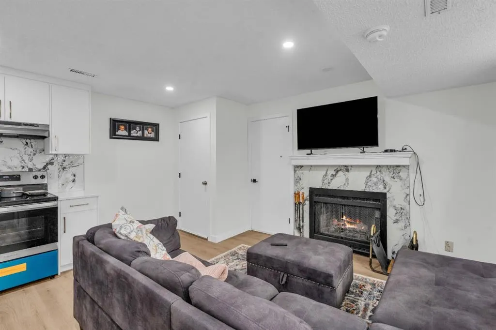 122 Sandstone Drive NW