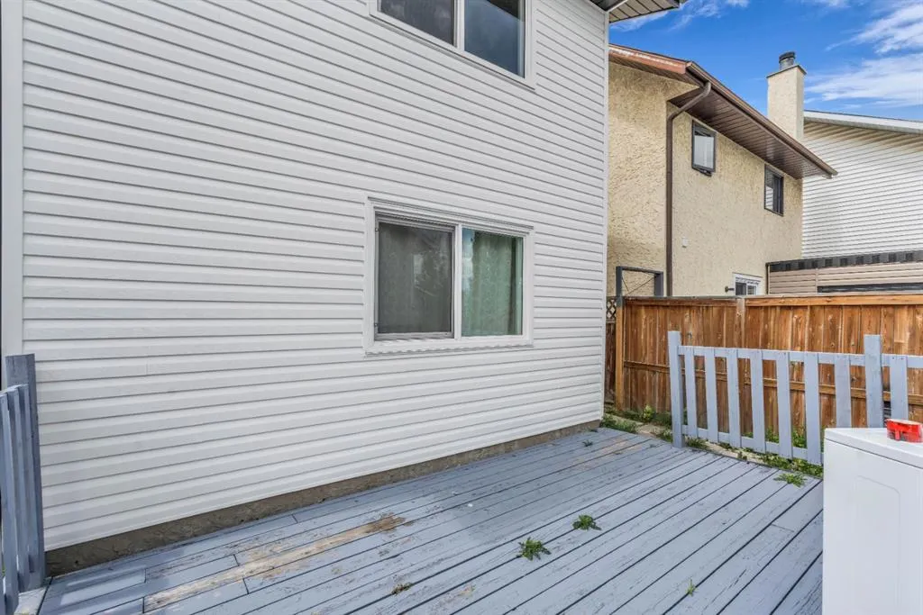 122 Sandstone Drive NW
