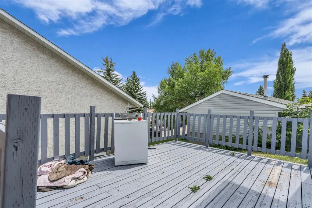 122 Sandstone Drive NW