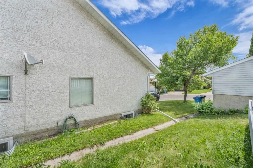122 Sandstone Drive NW