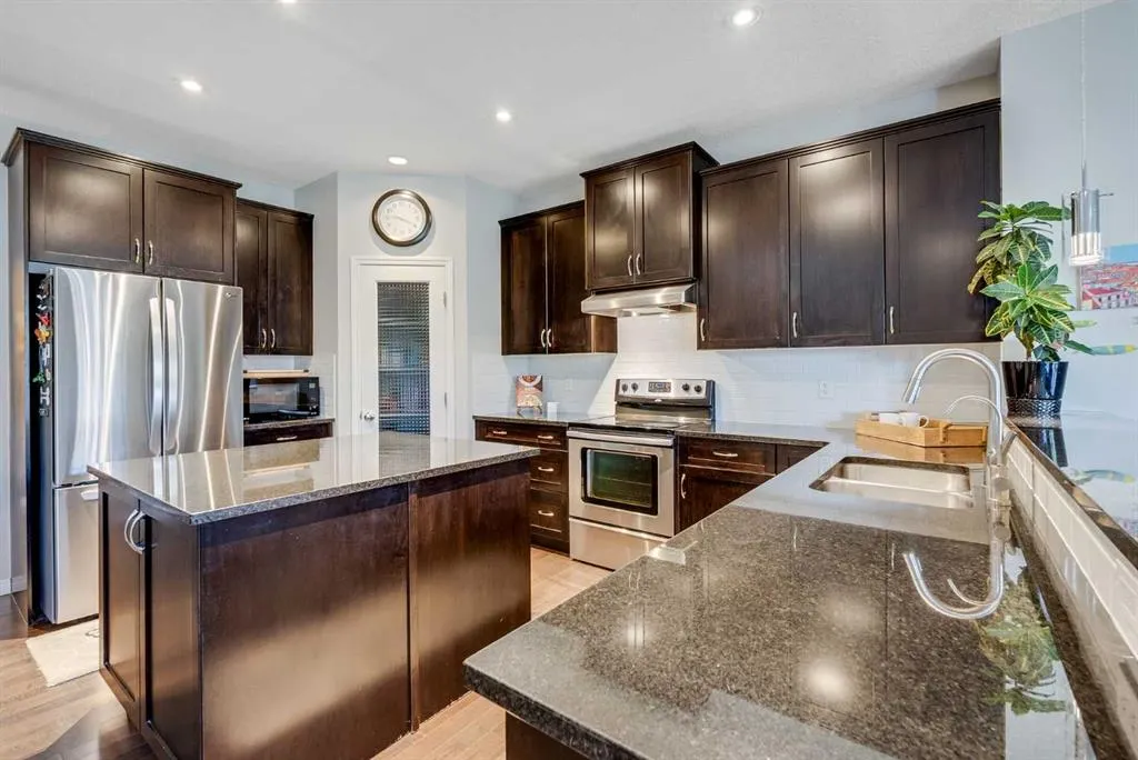 113 Copperpond Bay SE