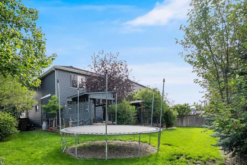 113 Copperpond Bay SE