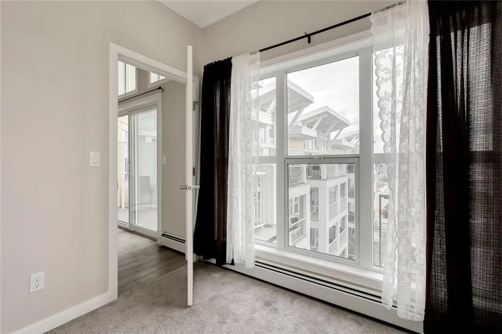 402 MARQUIS Lane SE, #405
