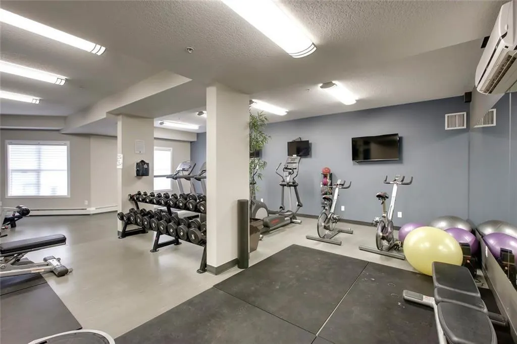 402 MARQUIS Lane SE, #405