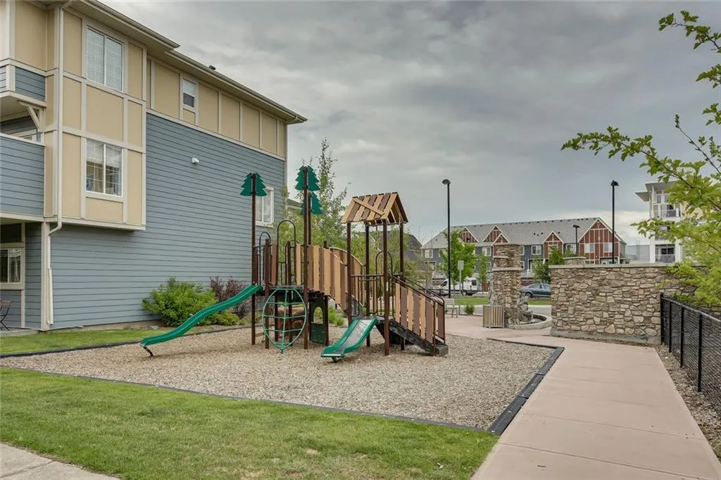 402 MARQUIS Lane SE, #405