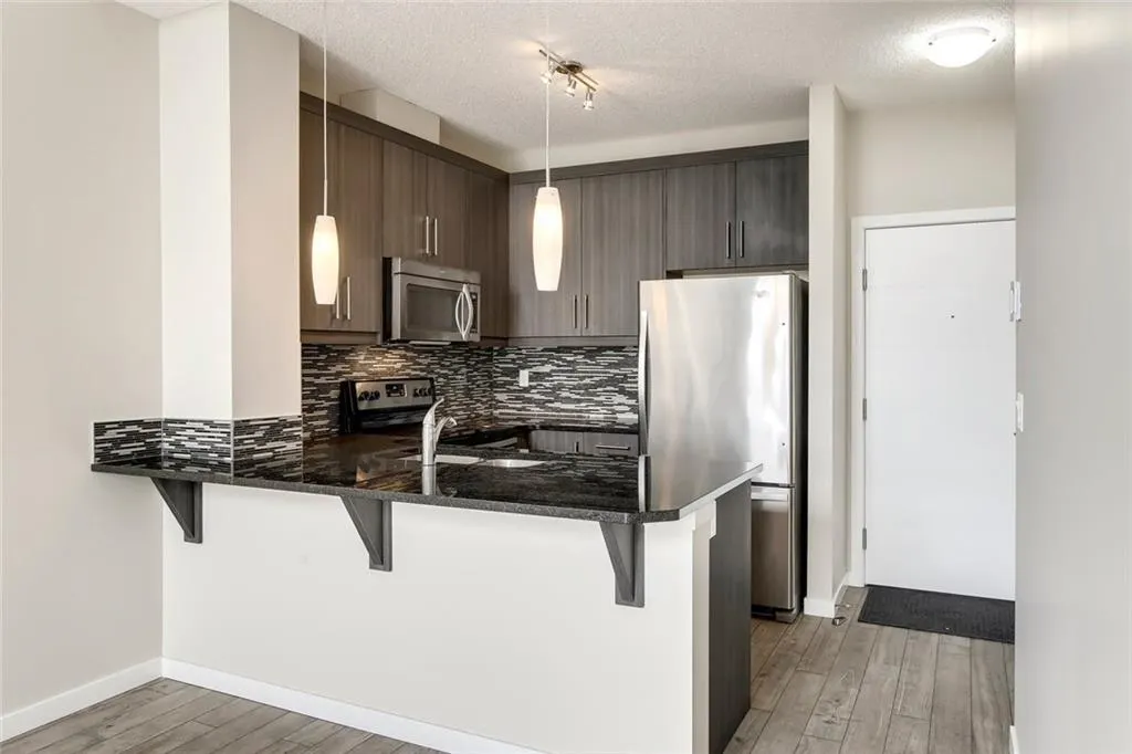 402 MARQUIS Lane SE, #405