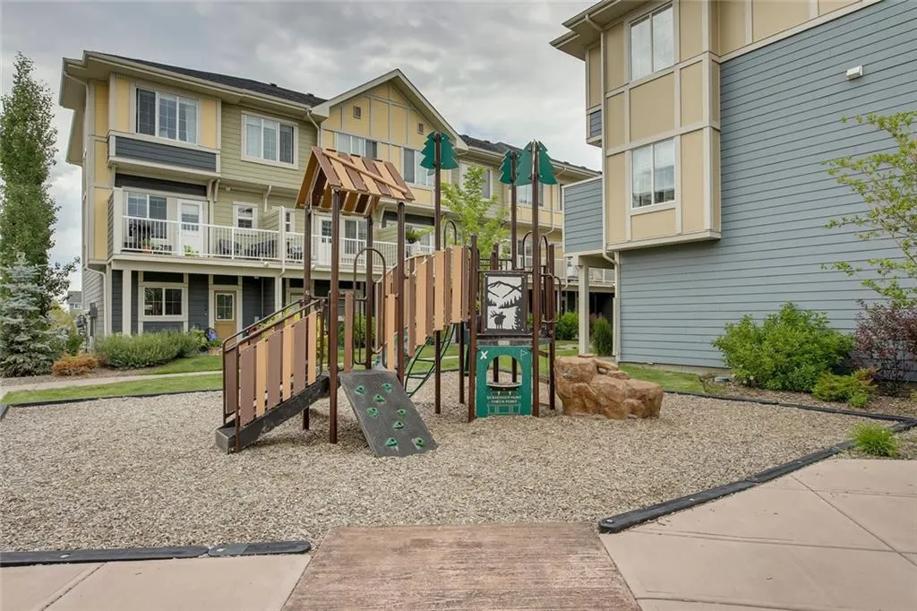 402 MARQUIS Lane SE, #405