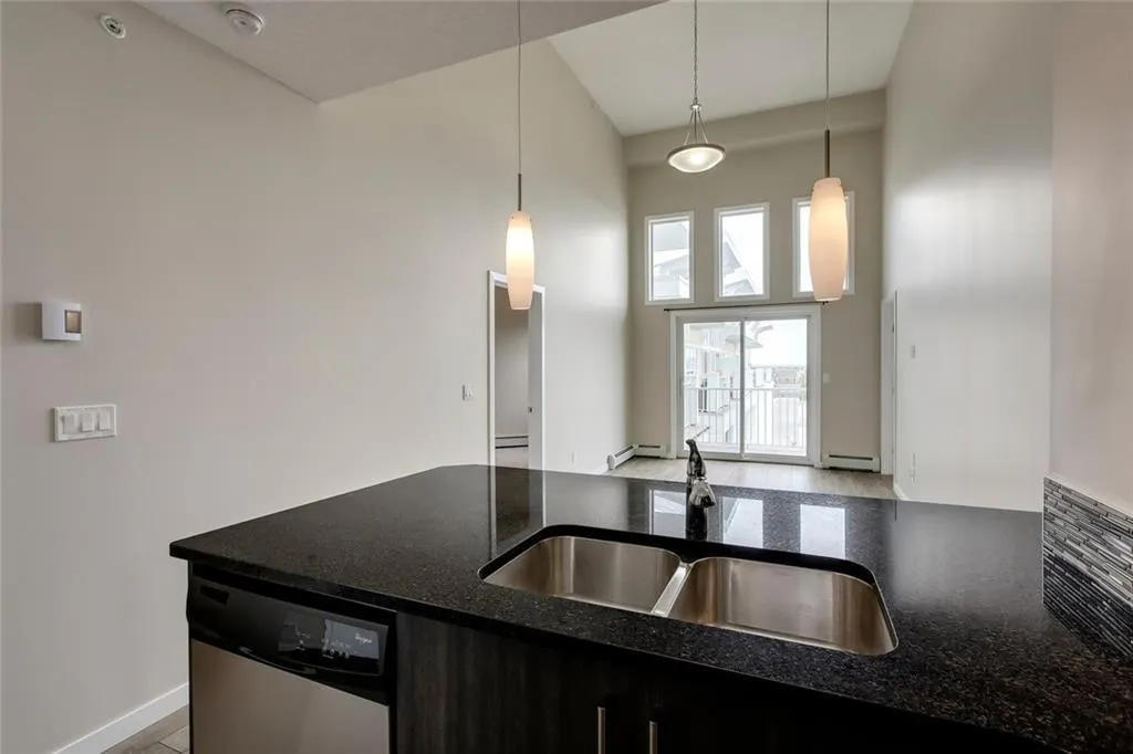 402 MARQUIS Lane SE, #405