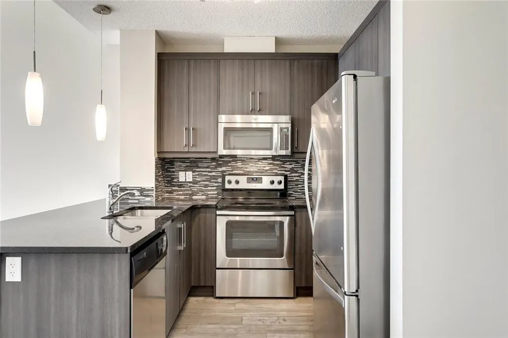 402 MARQUIS Lane SE, #405