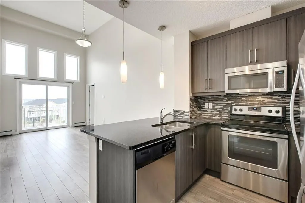 402 MARQUIS Lane SE, #405
