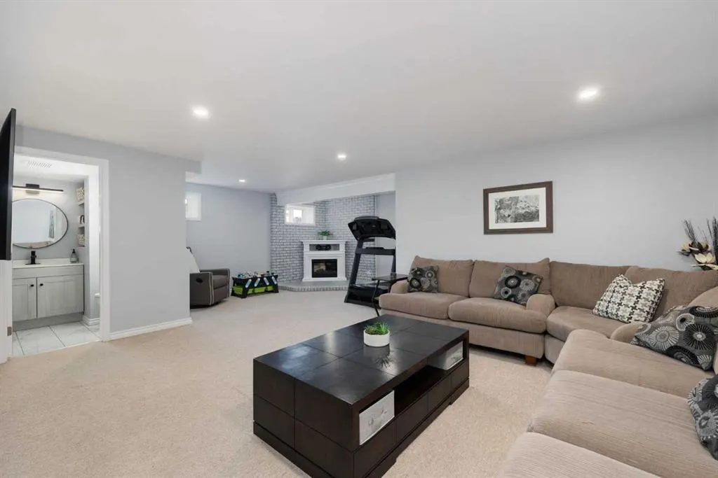 129 Wapiti Crescent