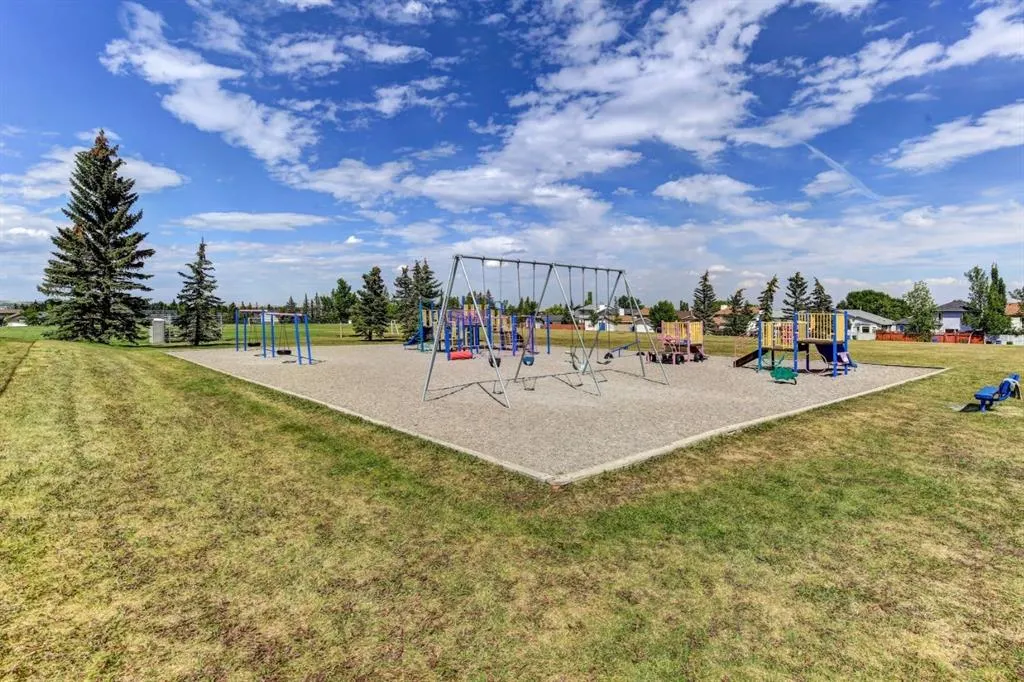36 Macewan Meadow Rise NW