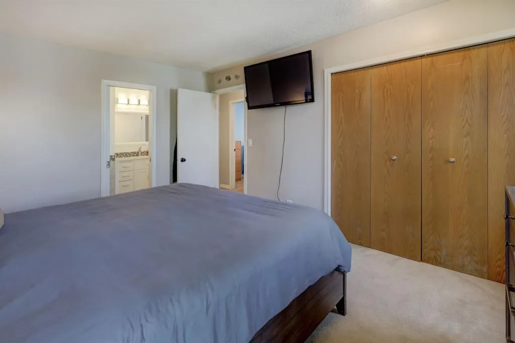 36 Macewan Meadow Rise NW