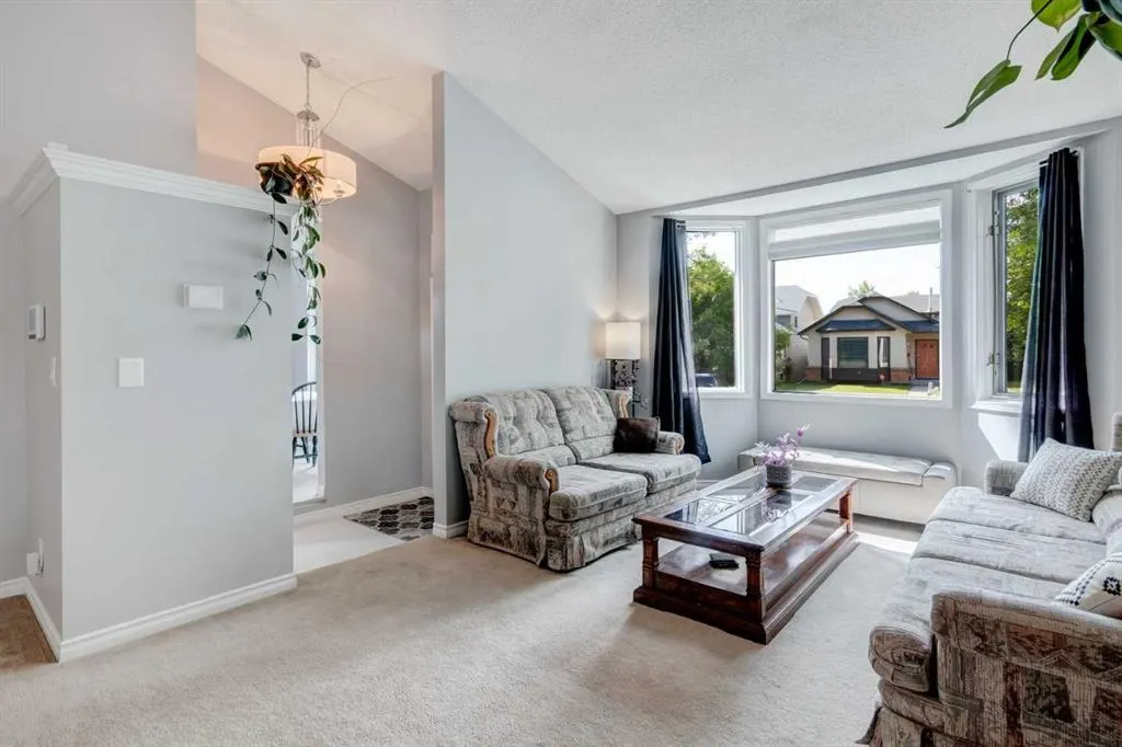 36 Macewan Meadow Rise NW