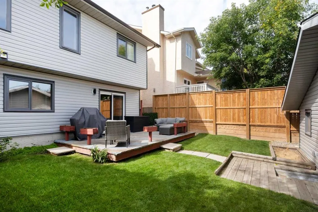 36 Macewan Meadow Rise NW