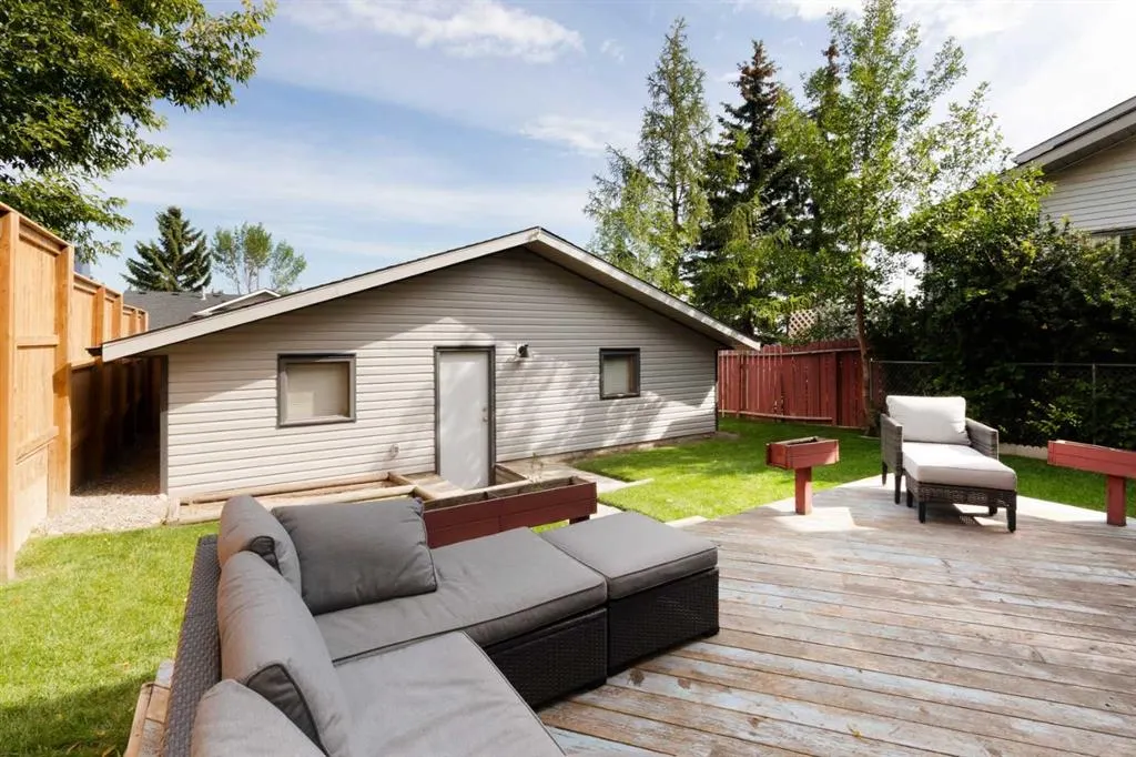 36 Macewan Meadow Rise NW