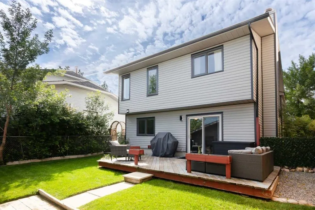 36 Macewan Meadow Rise NW