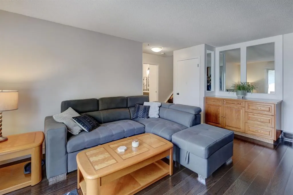 36 Macewan Meadow Rise NW